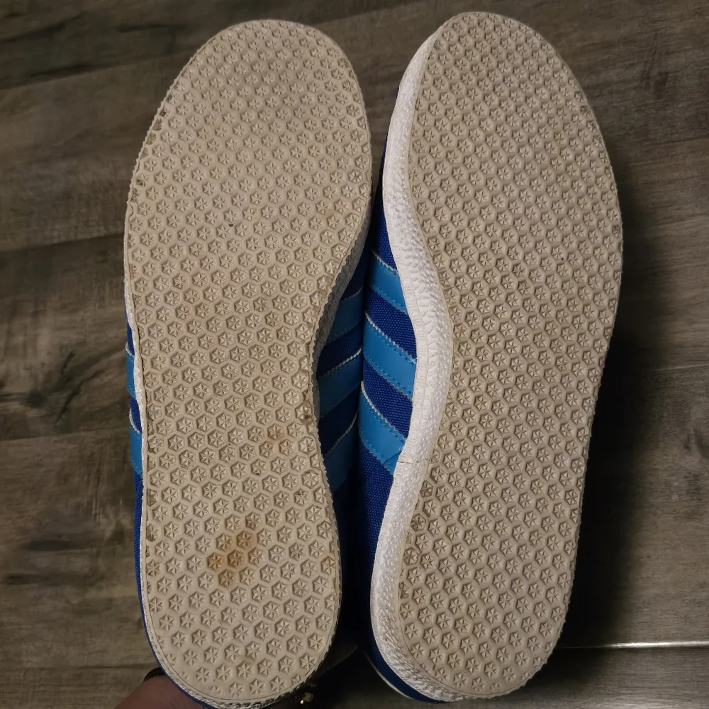 adidas Men's Blue Retro Training Sneakers